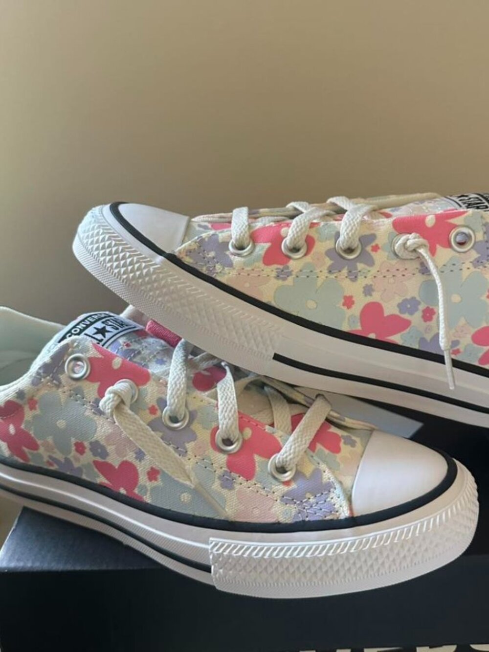 Kids size 4 converse low top floral design shoes - NEW with tags